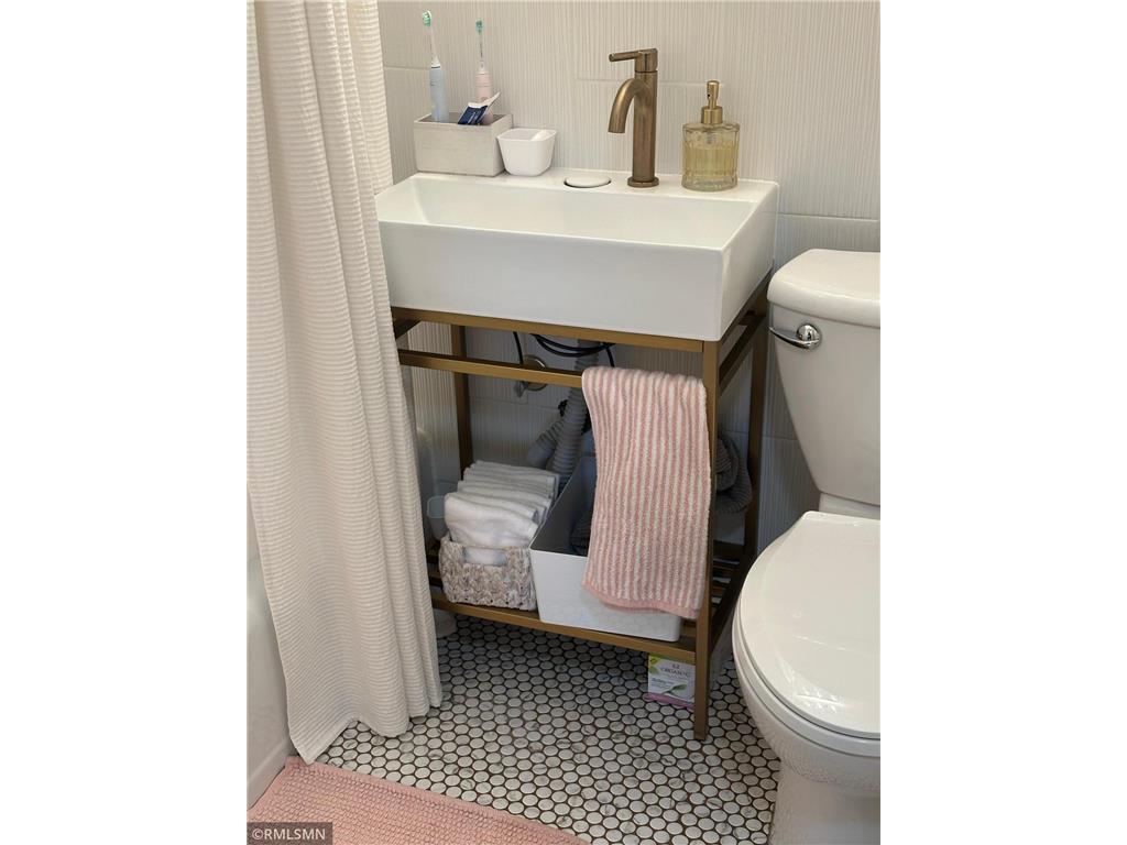 440 Ridgewood Avenue #203 Minneapolis MN 55403 6816031 image8