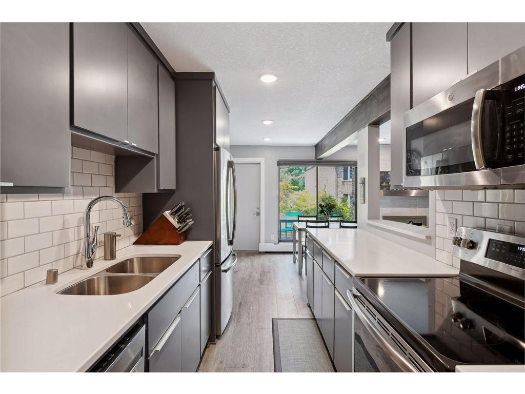 4400 Cedar Lake Road S #2 Saint Louis Park MN 55416 6385998 image1