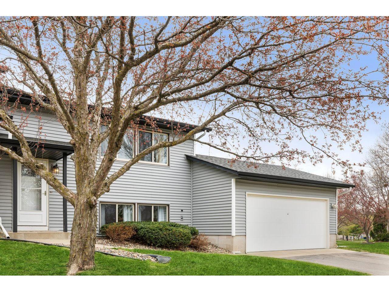 4401 Clover Lane A, Eagan, MN 55122 MLS 5721360 Edina Realty