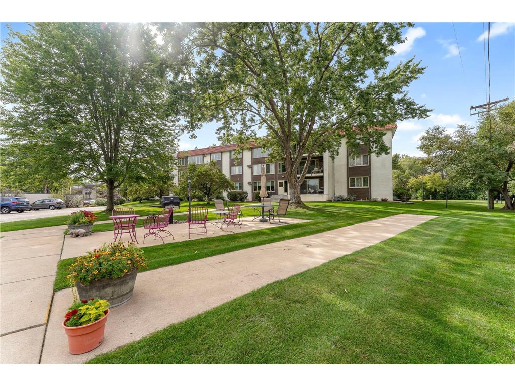 4401 Parklawn Avenue #105W Edina MN 55435 6798178 image1