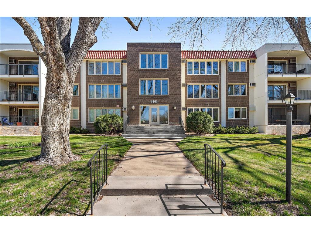 4401 Parklawn Avenue #301W Edina MN 55435 7055555 image1