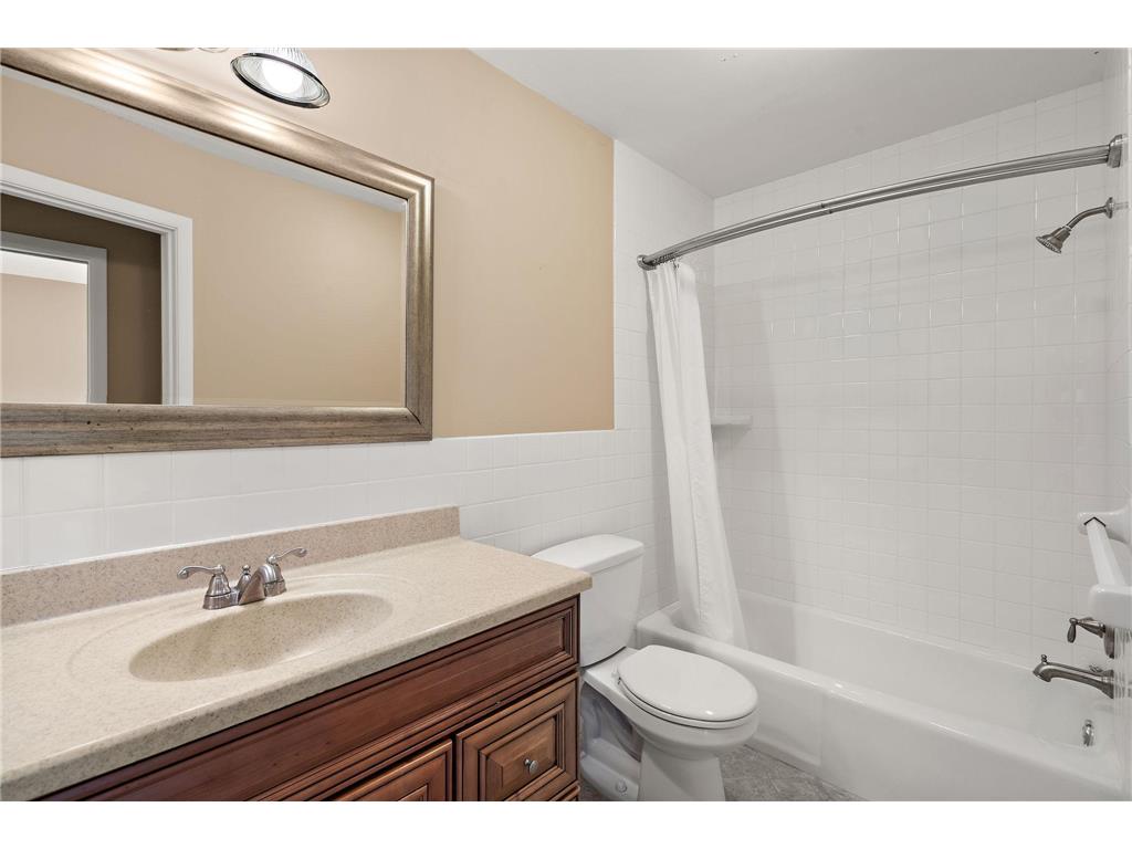 4401 Parklawn Avenue #301W Edina MN 55435 7055555 image19
