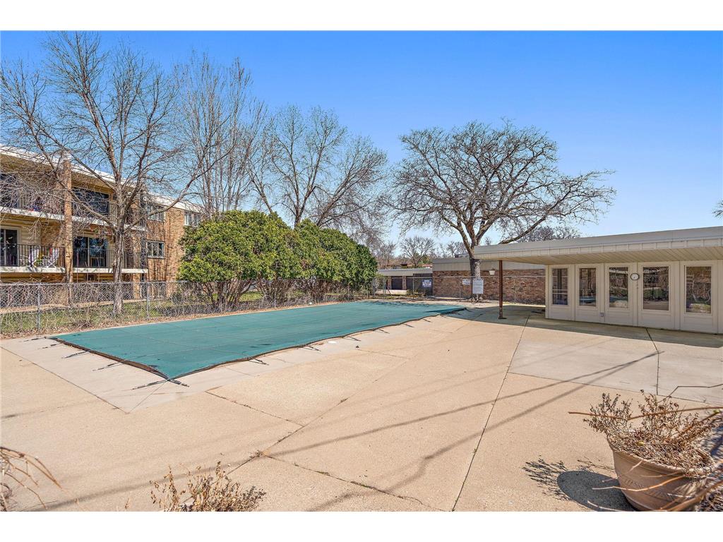 4401 Parklawn Avenue #301W Edina MN 55435 7055555 image35