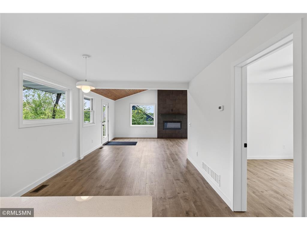 4410 Stinson Boulevard NE Columbia Heights MN 55421 - Silver 7076401 image14
