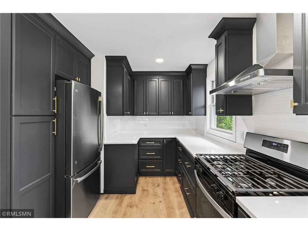 4410 Stinson Boulevard NE Columbia Heights MN 55421 - Silver 7076401 image15