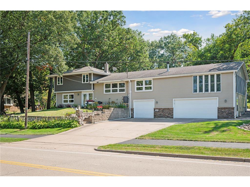 4415 Victoria Street N Shoreview MN 55126 7064650 image1