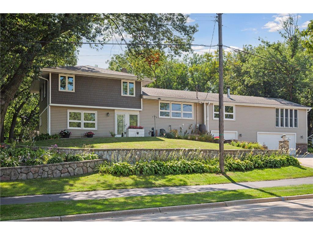 4415 Victoria Street N Shoreview MN 55126 7064650 image2
