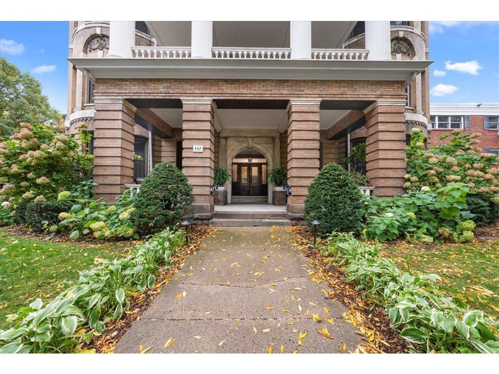 442 Summit Avenue #4 Saint Paul MN 55102 6807911 image1