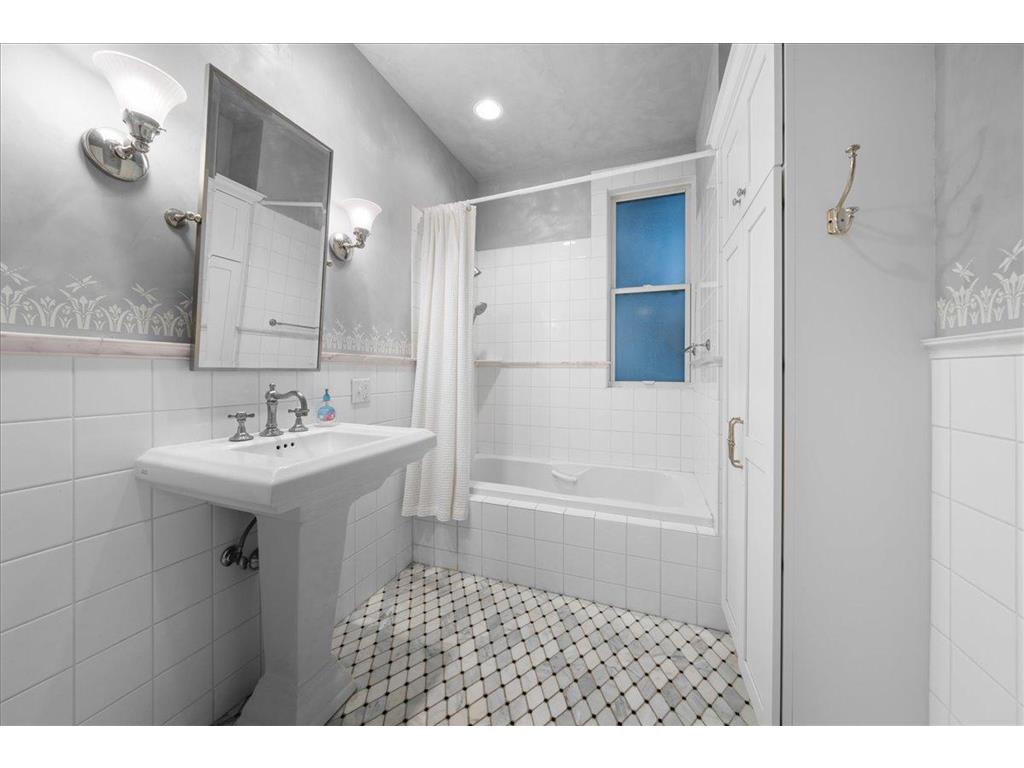 442 Summit Avenue #4 Saint Paul MN 55102 6807911 image27