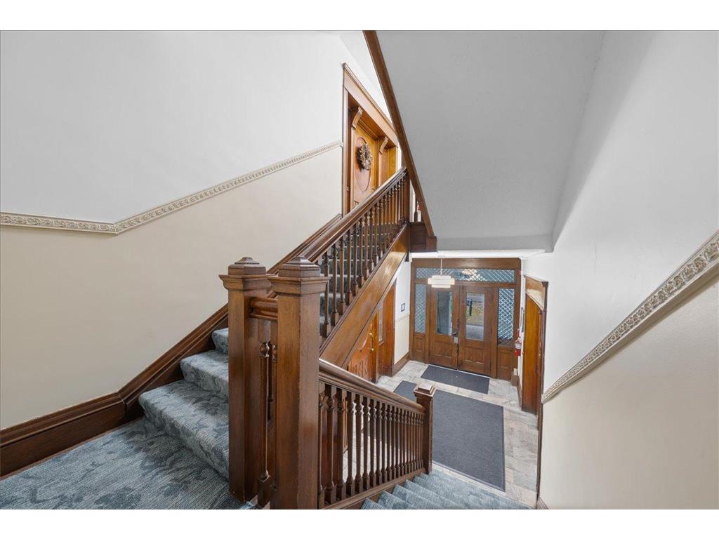 442 Summit Avenue #4 Saint Paul MN 55102 6807911 image4