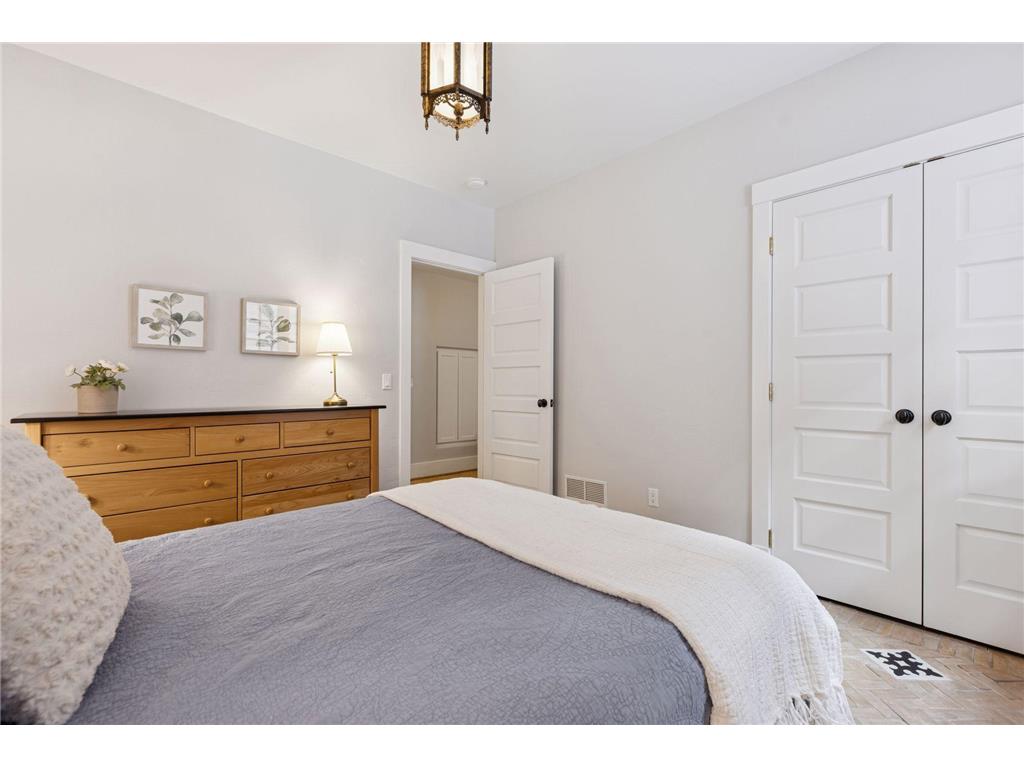 4422 Thomas Avenue S Minneapolis MN 55410 6817986 image39