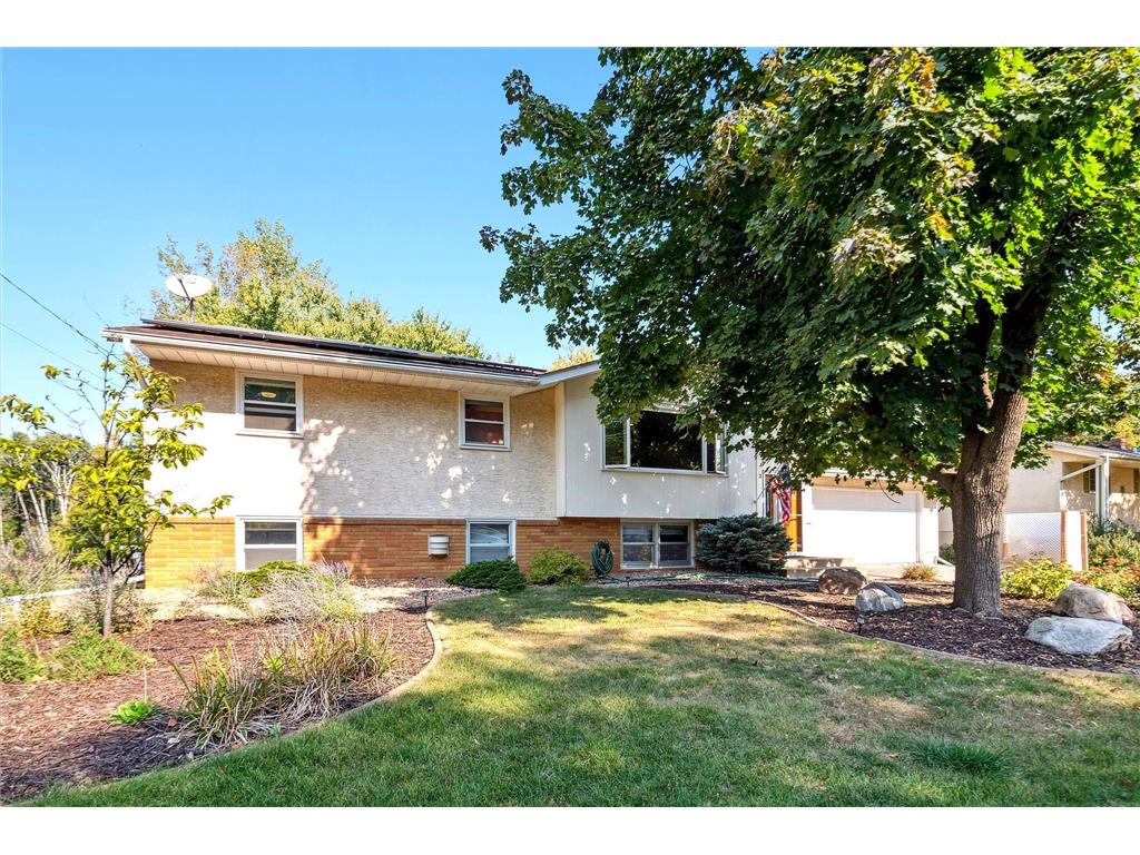 443 Centennial Drive Roseville MN 55113 6698212 image1