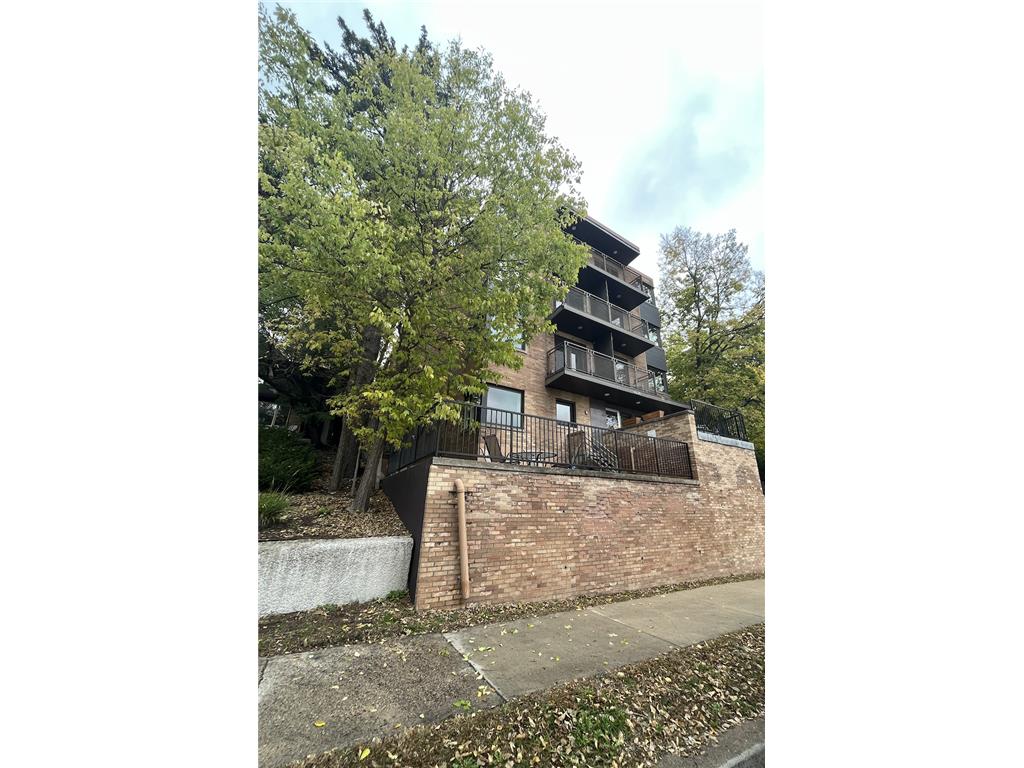 4430 W Lake Harriet Parkway #204 Minneapolis MN 55410 - Harriet Lake 6358515 image1