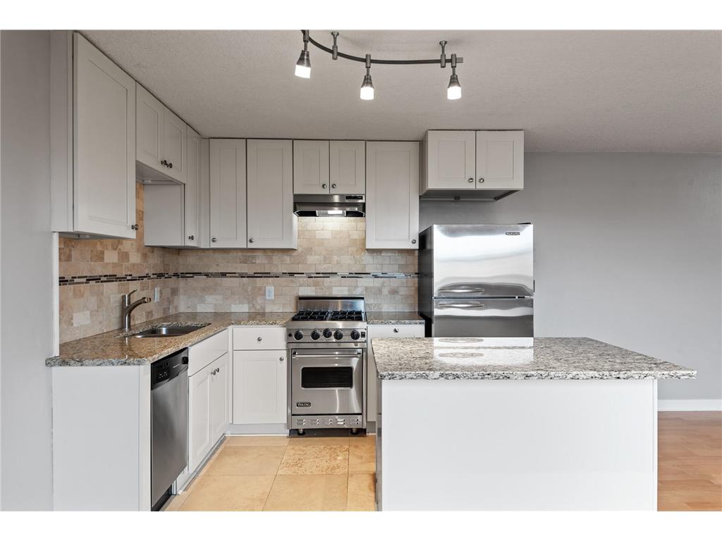 4430 W Lake Harriet Parkway #404 Minneapolis MN 55410 - Harriet Lake 6362054 image1