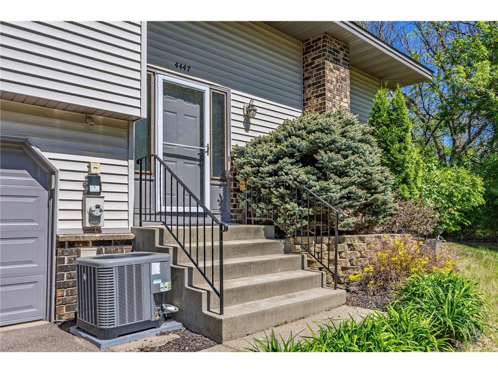 4447 Woodgate Court Eagan MN 55122 7074241 image2
