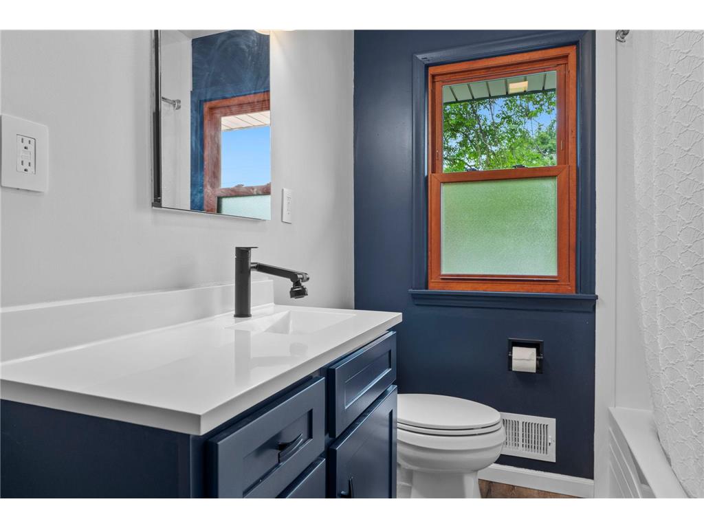 4448 Washington Street NE Columbia Heights MN 55421 7067224 image10