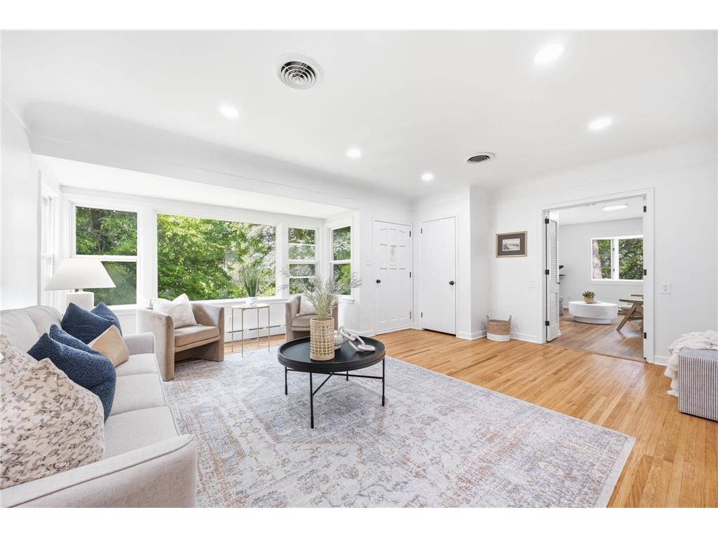 445 Lark Avenue E Maplewood MN 55117 7104952 image1