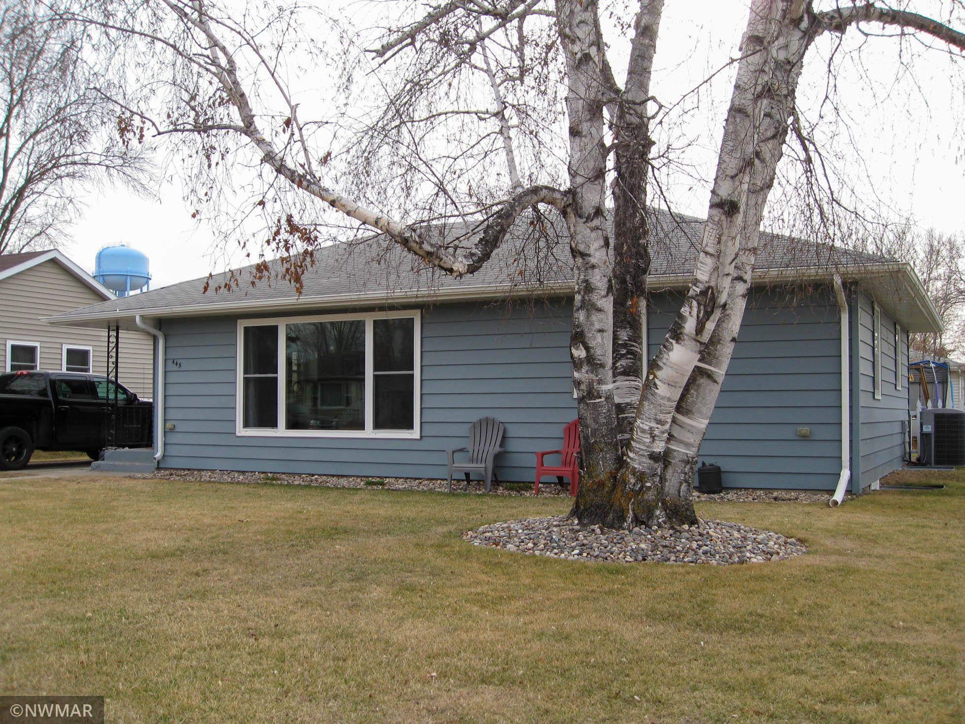 445 Maple Avenue S Thief River Falls Mn 56701 Mls 5738088 Edina Realty