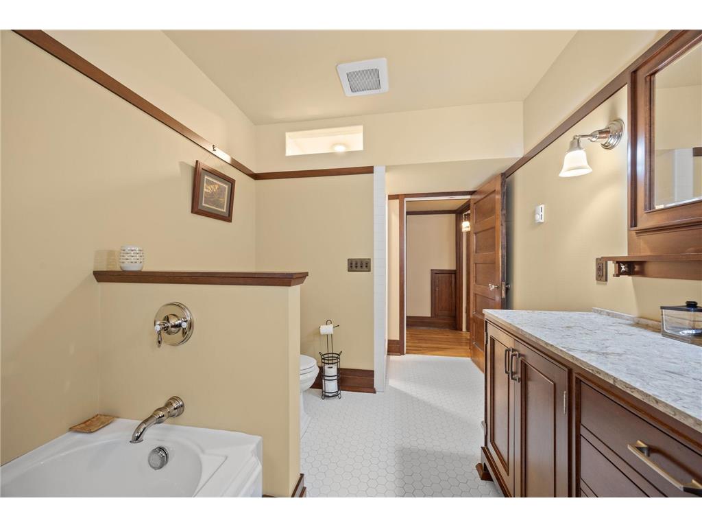 446 Main Street S Hutchinson MN 55350 7019780 image23