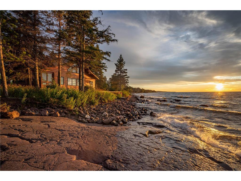 446 Old North Shore Road Two Harbors MN 55616 - Superior 6473555 image1
