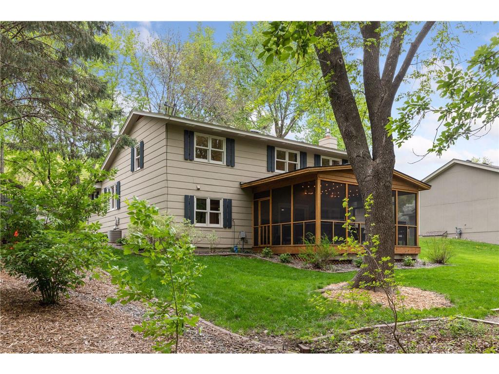 4476 Chatsworth Street N Shoreview MN 55126 6175154 image1