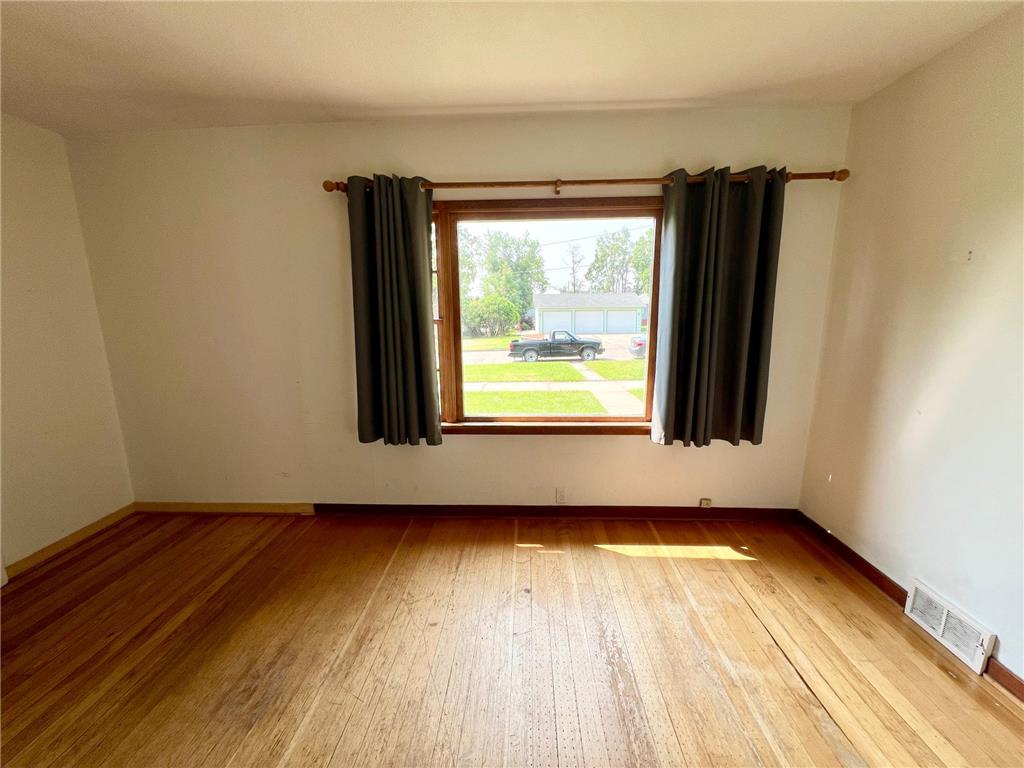 450 7th Street NW Valley City ND 58072 7074565 image11