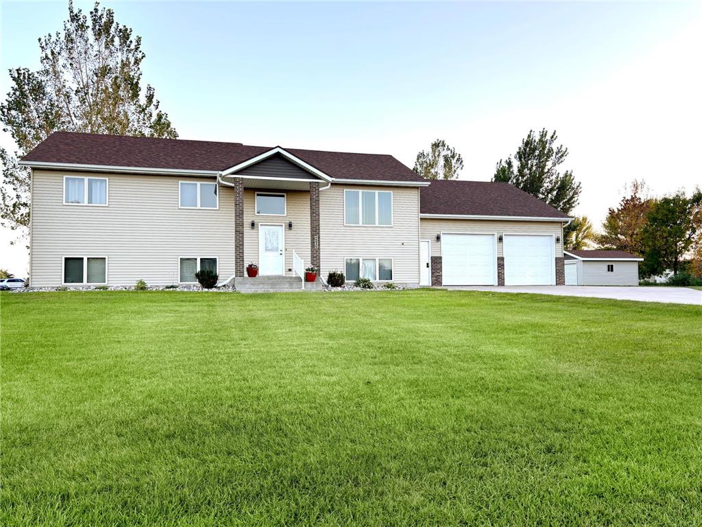 4505 36th Avenue N Reile's Acres ND 58102 7080305 image1