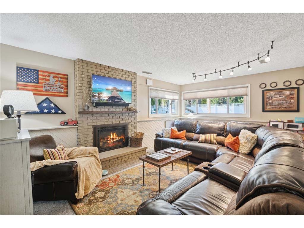 4505 Oak Leaf Drive Vadnais Heights MN 55127 6608864 image1