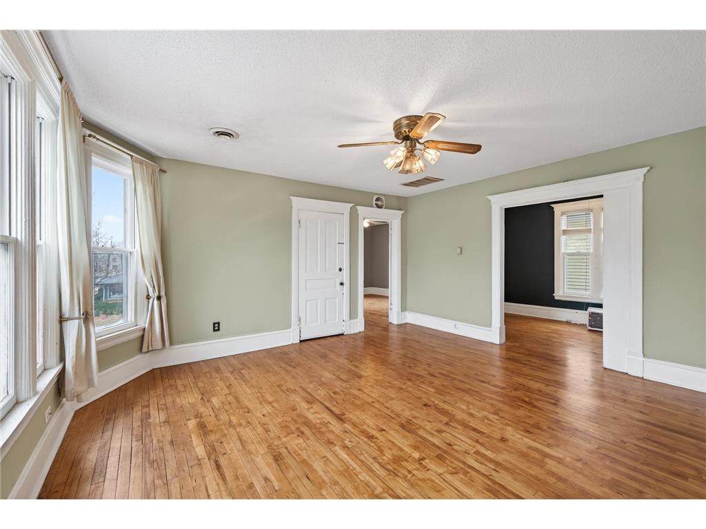 451 Madison Street NE Minneapolis MN 55413 7047723 image25