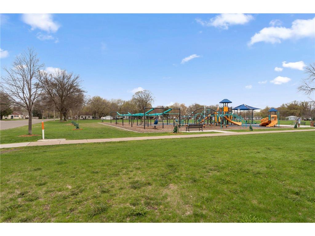 4533 Welcome Avenue N, Crystal, MN, 55422 | MLS: 6714401 | Edina Realty