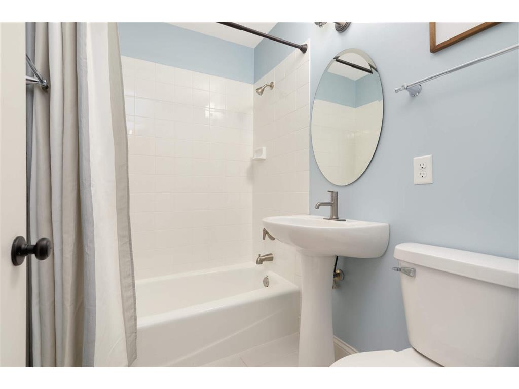 4545 Douglas Avenue Golden Valley MN 55416 7031668 image21