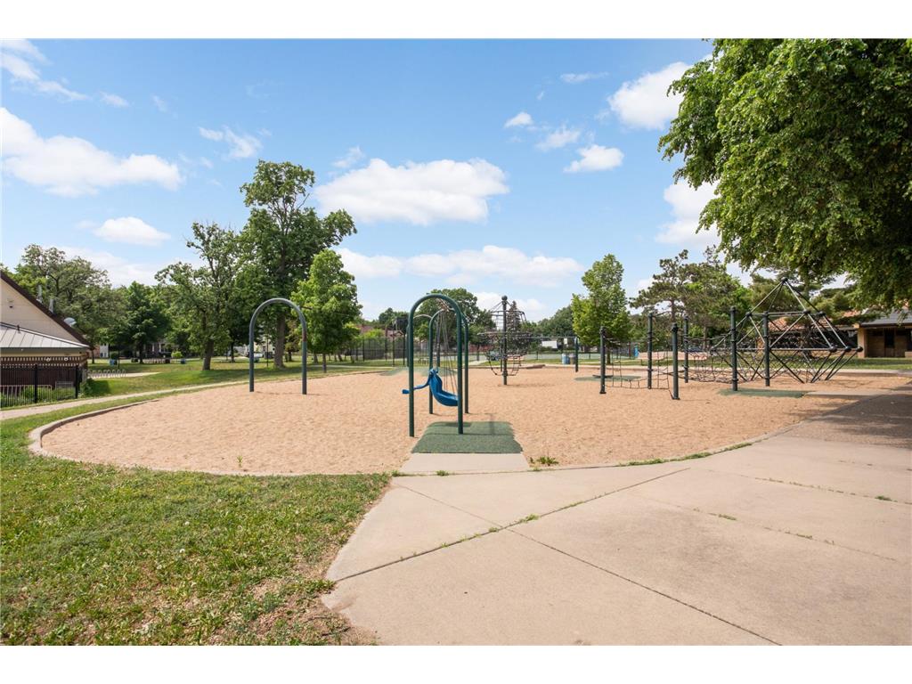 4546 Newton Avenue N Minneapolis MN 55412 7071271 image40