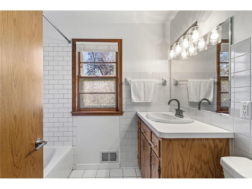 455 S Owasso Boulevard W Roseville MN 55113 - Owasso 6817057 image24