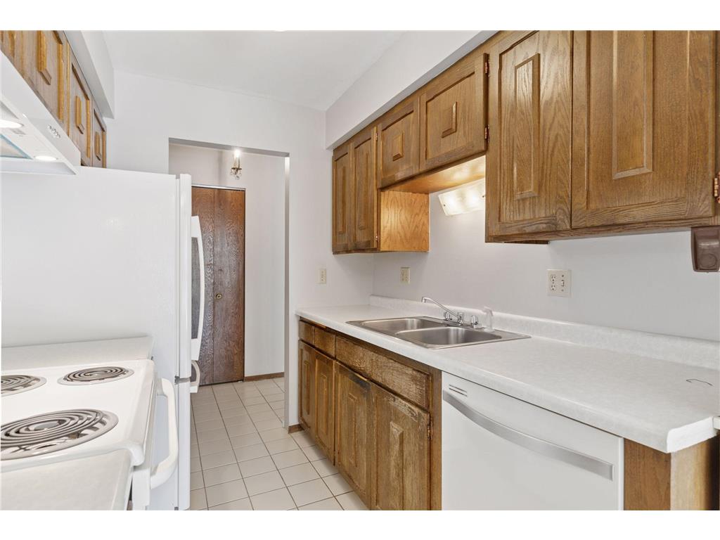 456 Summit Avenue #203 Saint Paul MN 55102 7035938 image20