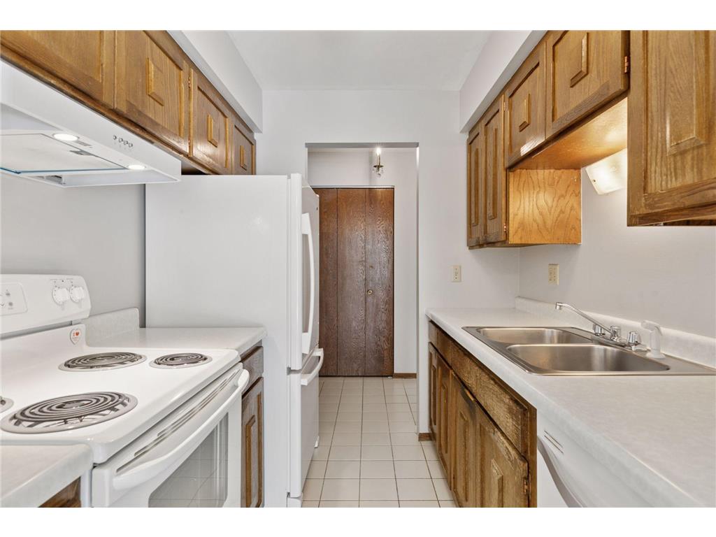 456 Summit Avenue #203 Saint Paul MN 55102 7035938 image24