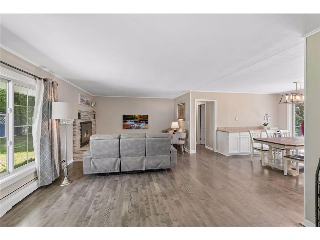 4569 Shoreline Drive Spring Park MN 55384 - Lake Minnetonka 7051302 image3