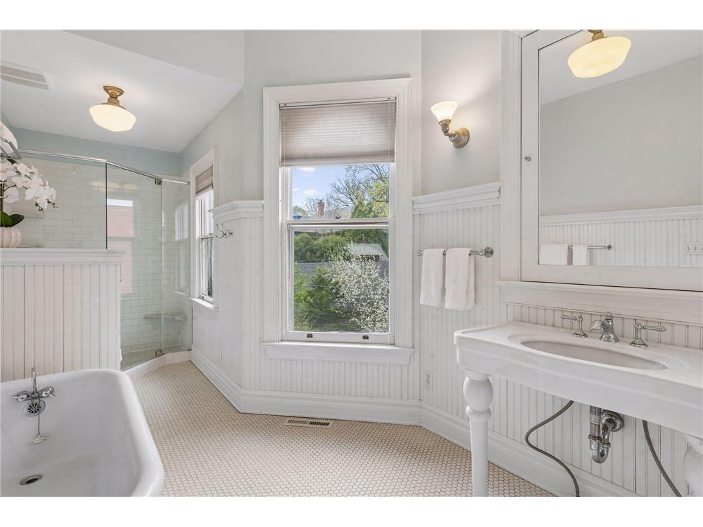 458 Holly Avenue Saint Paul MN 55102 7043538 image24