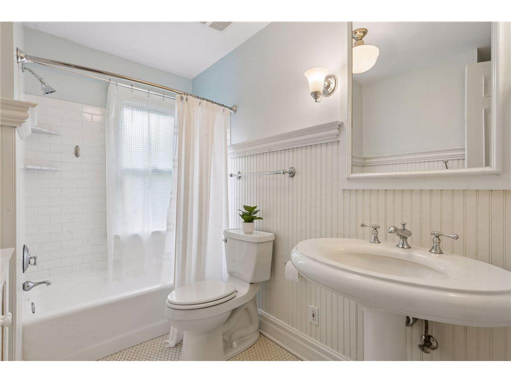 458 Holly Avenue Saint Paul MN 55102 7043538 image26