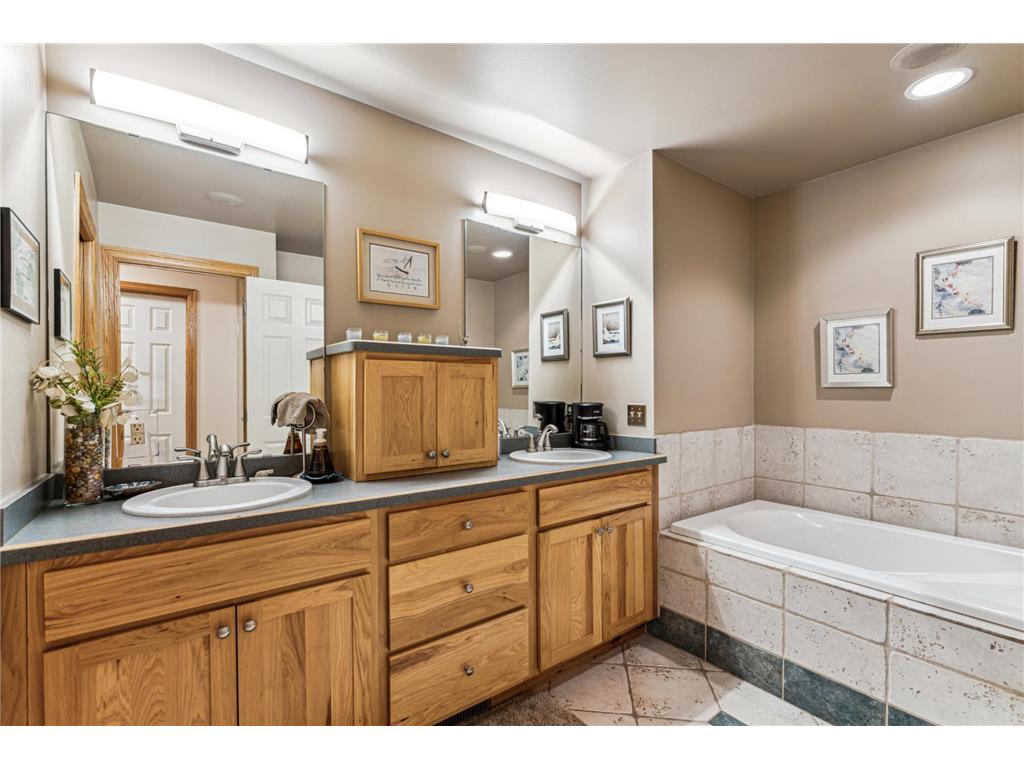 4584 Lake Court White Bear Lake MN 55110 - White Bear 6824549 image17