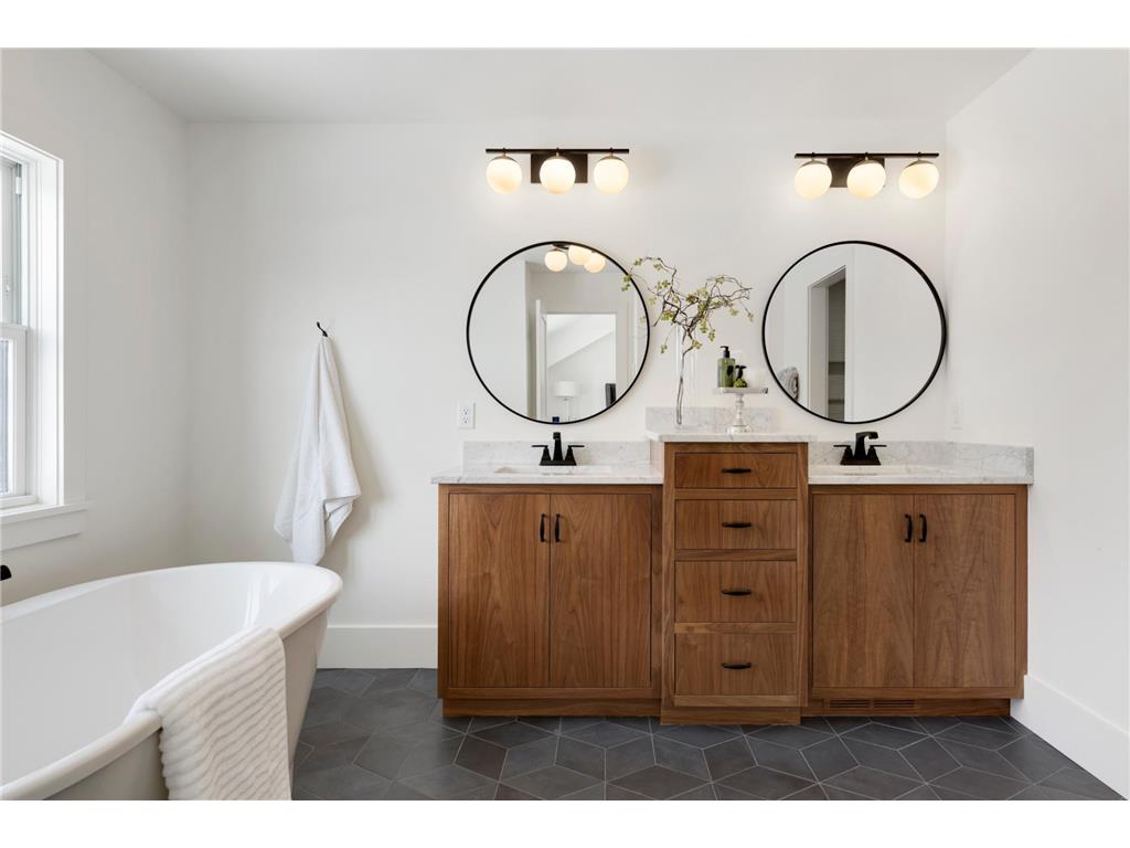 45XX Parkside Ln Edina MN 55436 7018761 image10