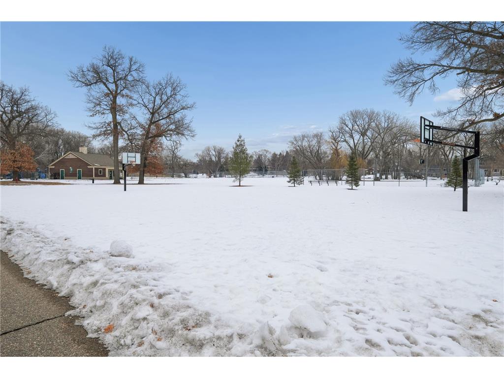 45XX Parkside Ln Edina MN 55436 7018761 image25