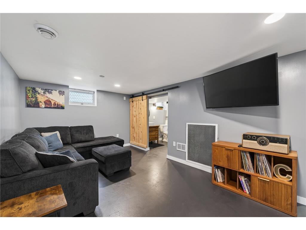 4607 Washington Street NE Columbia Heights MN 55421 7062572 image16