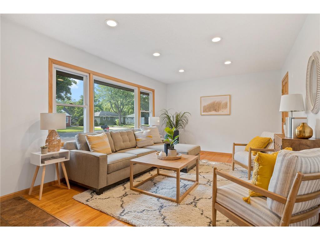 463 10th Avenue NW New Brighton MN 55112 6404037 image1