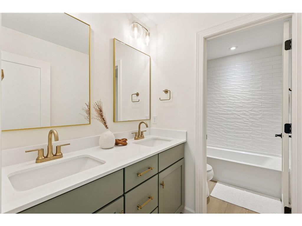 4633 Wolfberry Curve Minnetrista MN 55331 6818057 image20