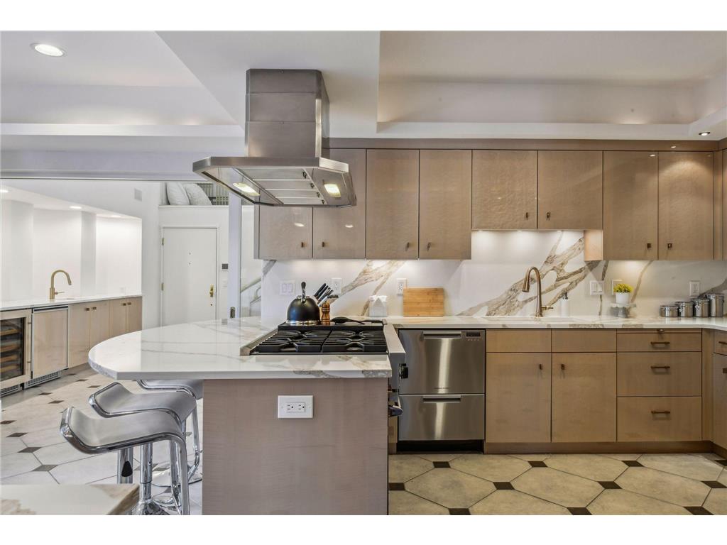 4637 E Lake Harriet Parkway Minneapolis MN 55419 - Harriet Lake 6660020 image50