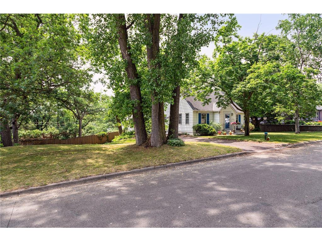 464 Glenwood Avenue Roseville MN 55113 6380253 image1