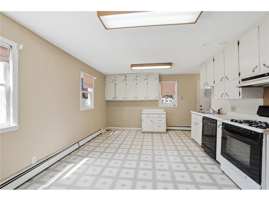 465 W 2nd Street Rush City MN 55069 7059298 image8