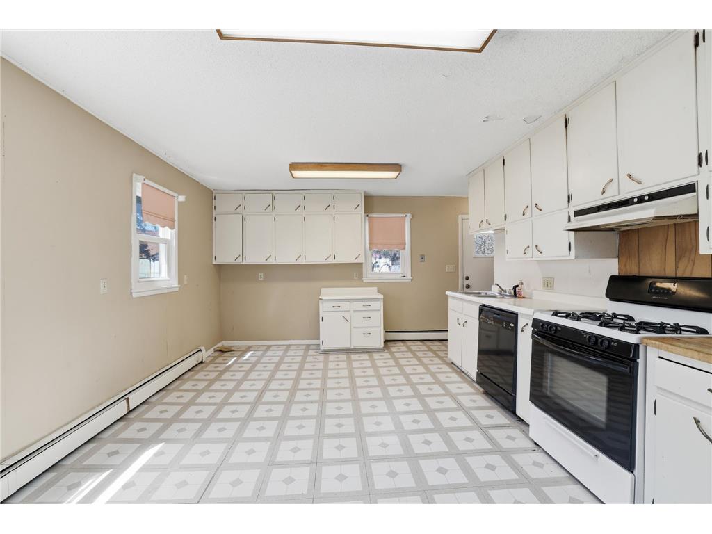 465 W 2nd Street Rush City MN 55069 7059298 image9