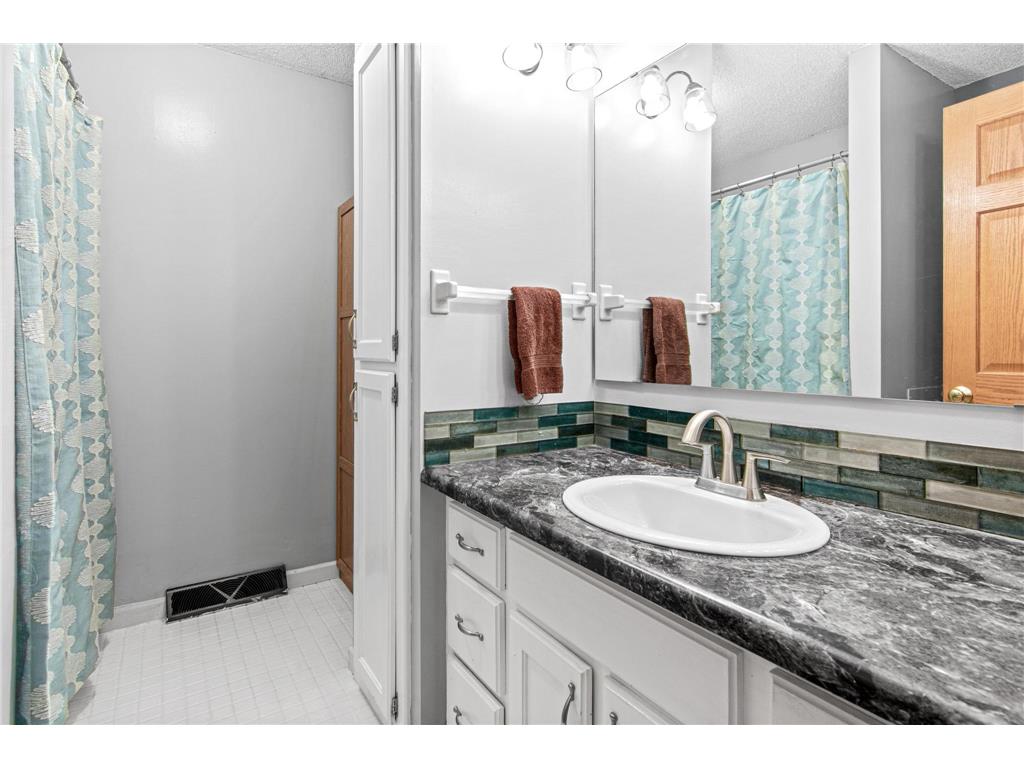 4650 Mackubin Street Shoreview MN 55126 7050376 image11