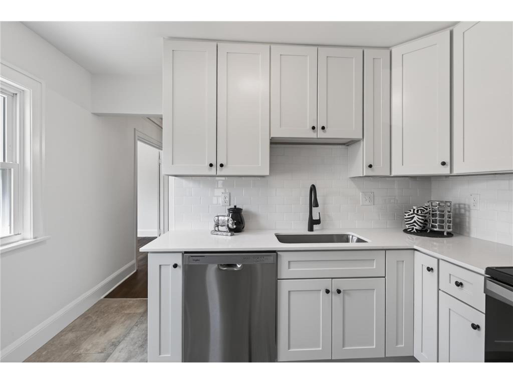 4653 Portland Avenue Minneapolis MN 55407 7085038 image10